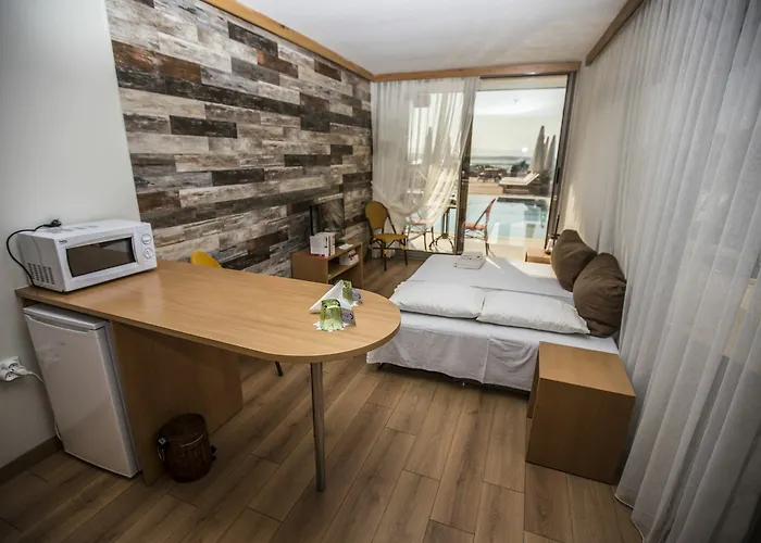 Exclusive - Adults Only 5*